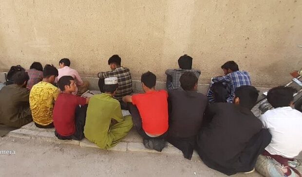 دستگیری ۱۰ تبعه غیرمجاز افغانستانی در ایست بازرسی شبانه شهمیرزاد