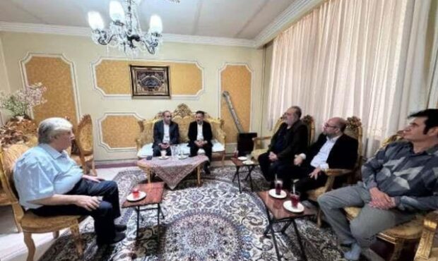 دیدار و تجلیل مدیرکل فرهنگ و ارشاد اسلامی سمنان از فعال فرهنگی اجتماعی مهدیشهر دیدار و تجلیل مدیرکل فرهنگ و ارشاد اسلامی سمنان از فعال فرهنگی اجتماعی مهدیشهر