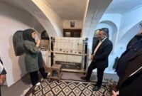 بازدید مدیرکل فرهنگ و ارشاد اسلامی استان از موزه فرش خود رنگ مهدیشهر