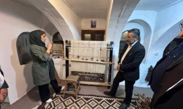 بازدید مدیرکل فرهنگ و ارشاد اسلامی استان از موزه فرش خود رنگ مهدیشهر بازدید مدیرکل فرهنگ و ارشاد اسلامی استان از موزه فرش خود رنگ مهدیشهر