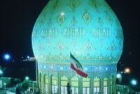 اهتزاز پرچم ایران بر فراز مسجد مقدس جمکران
