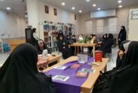 بازدید طلاب فاطمیه از کتابخانه عمومی مهدی‌شهر