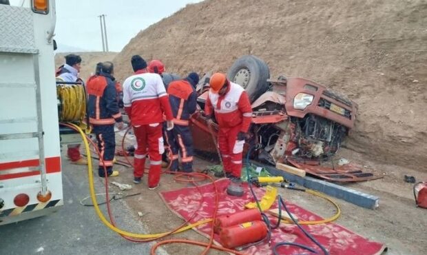 باغبان: واژگونی تریلی در سمنان جان یک نفر را گرفت