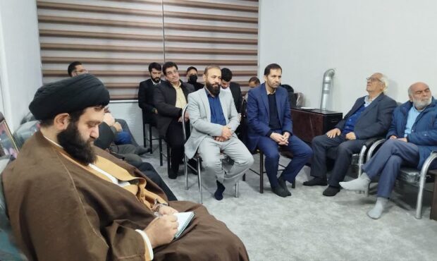 مداحان پیشقراولان جهاد تبیین در جامعهاند مداحان پیشقراولان جهاد تبیین در جامعهاند