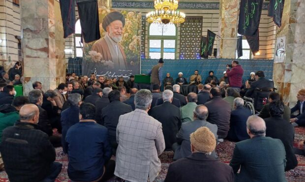 وداع باشکوه مهدیشهر با پیکر آیتالله شاهچراغی (ره) وداع باشکوه مهدیشهر با پیکر آیتالله شاهچراغی (ره)