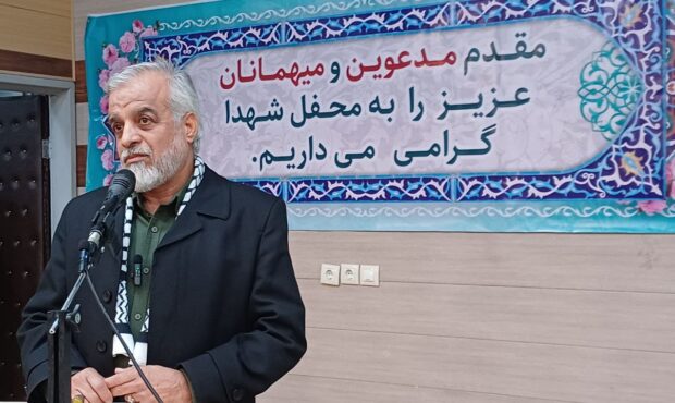 راه شهدا با بصیرت و تبعیت از رهبری زنده می‌ماند