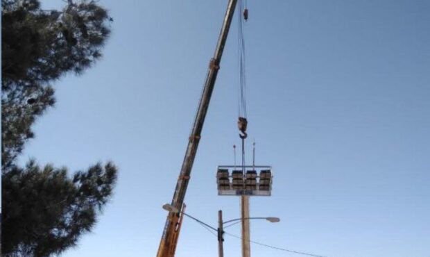 برج‌های نوری زمین چمن مهدیشهر نصب شد