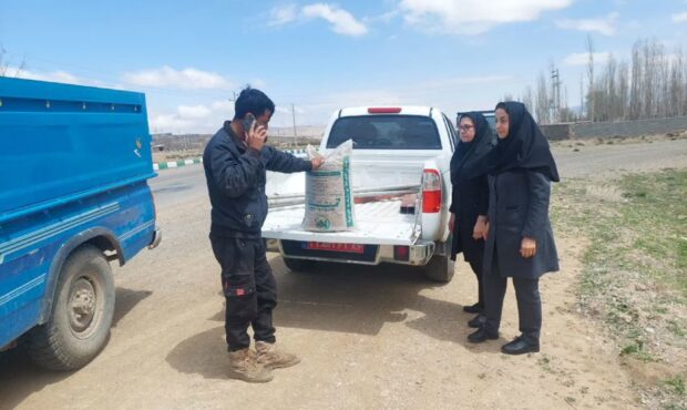 توزیع بذور سورگوم و لوبیا در مزارع الگویی فولادمحله توزیع بذور سورگوم و لوبیا در مزارع الگویی فولادمحله