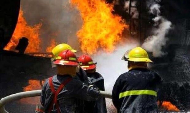 آتشسوزی واحد رنگسازی گرمسار بدون تلفات جانی مهار شد آتشسوزی واحد رنگسازی گرمسار بدون تلفات جانی مهار شد
