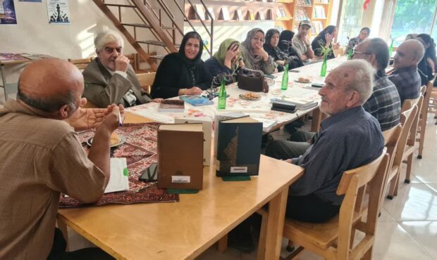 محفل ادبی نویسندگان و شاعران مهدیشهر در کتابخانه سلمان فارسی برگزار شد