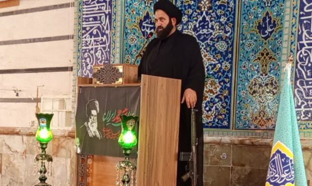 مسئولان با کار جهادی و مدیریت قاطع، مشکلات معیشتی مردم را کاهش دهند