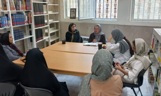 برگزاری کارگاه «ارتباط مؤثر و امنیت عاطفی در خانواده» در کتابخانه شهید فخری‌زاده