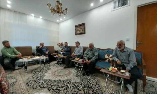 دیدار اعضای ستاد بزرگداشت شهدای شهمیرزاد با خانواده شهیدان ایران‌بخش و دوست‌محمدی