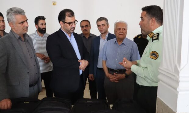 حمایت از دانشآموزان کمبرخوردار با توزیع ۳۰۰ بسته لوازمالتحریر در شهمیرزاد حمایت از دانشآموزان کمبرخوردار با توزیع ۳۰۰ بسته لوازمالتحریر در شهمیرزاد