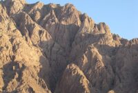 کافر قلعه / دژی تاریخی بر فراز ارتفاعات مهدیشهر
