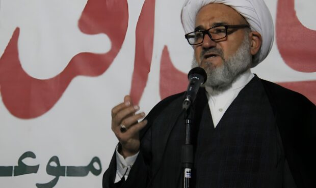 حفظ وحدت و حضور مردم، سد راه توطئه‌های دشمن است